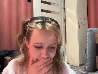 Alysestrawn  live sex cam