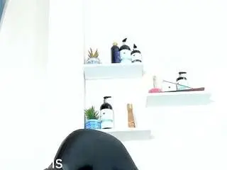 Kloe-squirts  live sex cam