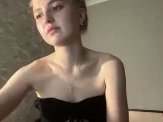Wanitapetruzzi  live sex cam