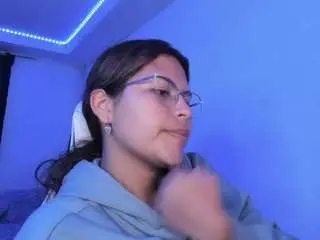 Lady-brownnnn  live sex cam