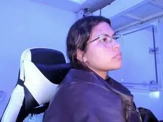 Lady-brownnnn  live sex cam