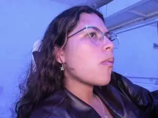 Lady-brownnnn  live sex cam