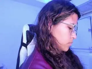 Lady-brownnnn  live sex cam