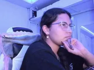 Lady-brownnnn  live sex cam