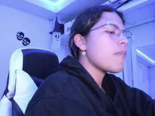 Lady-brownnnn  live sex cam