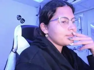 Lady-brownnnn  live sex cam
