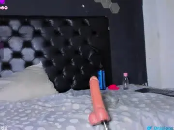 Alessiani69  live sex cam