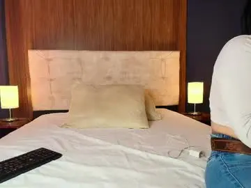 Alessiani69  live sex cam