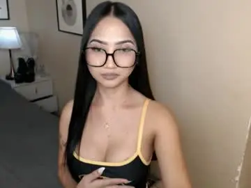 Itsyogirlnikki  live sex cam