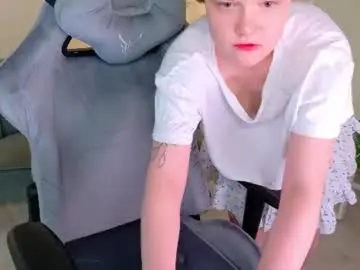 L_u_n_a__  live sex cam