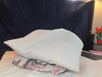 Mahiasmith13  live sex cam