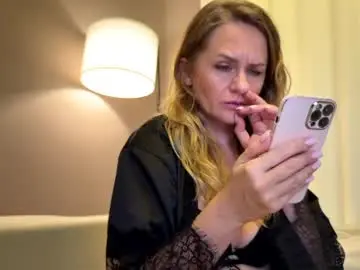 Yes_mommy_zlata  live sex cam