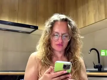 Yes_mommy_zlata  live sex cam