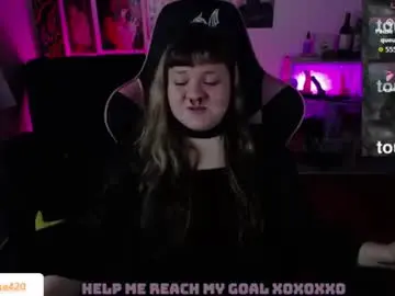Destroyall420  live sex cam