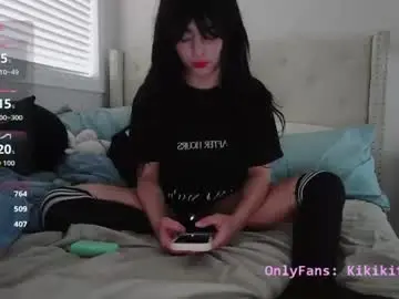 Esoterickitten777  live sex cam