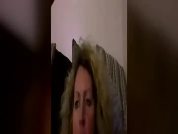 Freakywhitegirl696  live sex cam
