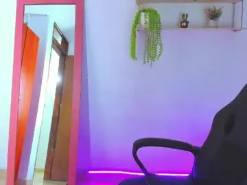 Gia_contii  live sex cam