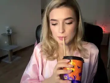 Madelenequirk  live sex cam