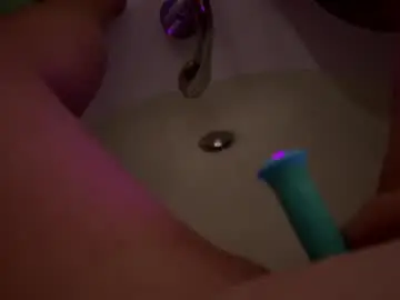 Whitegirl772  live sex cam