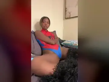 Cynnamon33  live sex cam