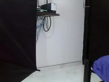 Erikaskinny18  live sex cam