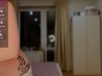 Feral_berrys  live sex cam