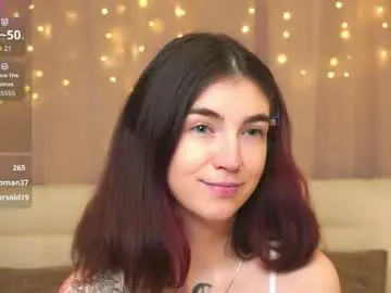 Honeykadakia  live sex cam