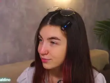 Honeykadakia  live sex cam