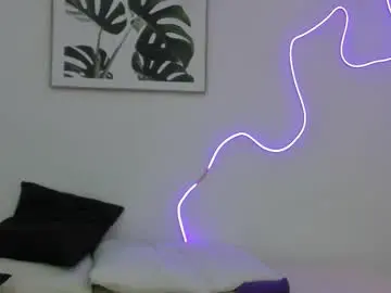 Tinycurlqueen  live sex cam