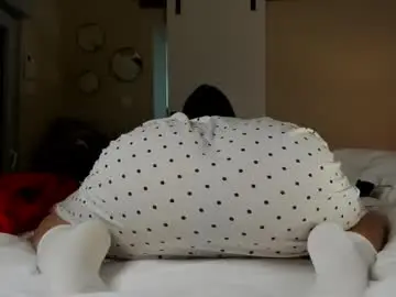 Chillwithcamii  live sex cam