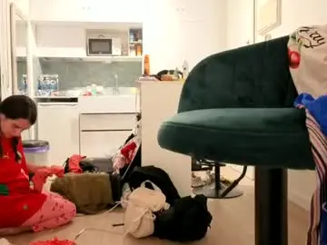 Chillwithcamii  live sex cam