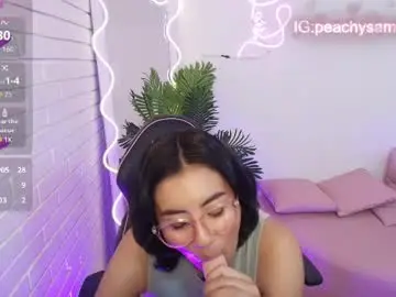 Peachy_tay  live sex cam