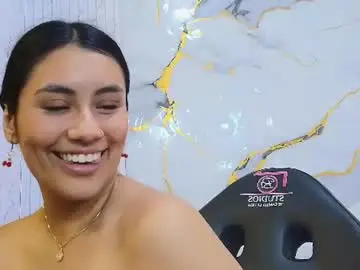 Peachy_tay  live sex cam