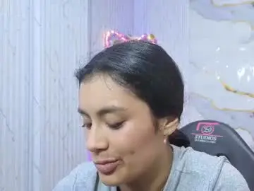 Peachy_tay  live sex cam