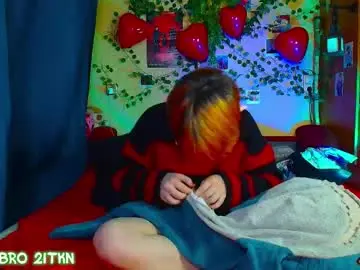 Trickykitsune  live sex cam