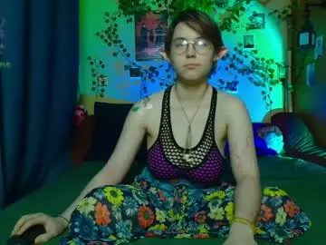 Trickykitsune  live sex cam