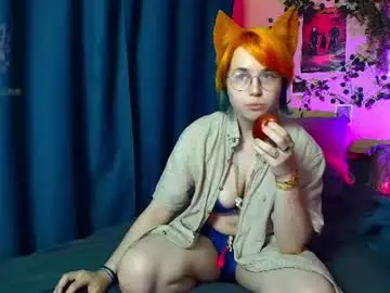 Trickykitsune  live sex cam