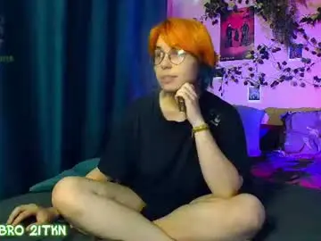Trickykitsune  live sex cam