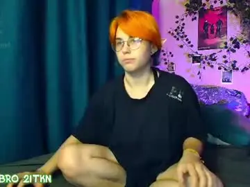 Trickykitsune  live sex cam