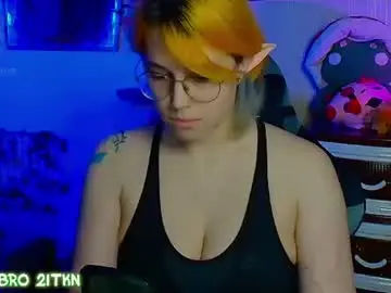 Trickykitsune  live sex cam