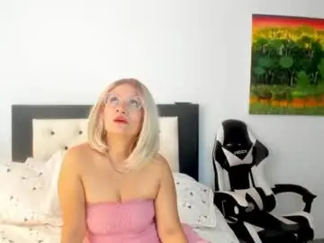 Carolinnefiotti  live sex cam