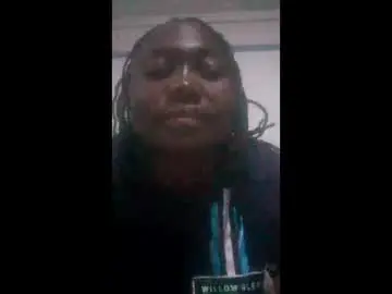 Clamsynana  live sex cam