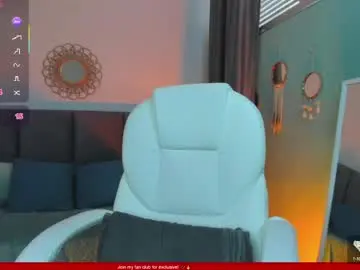 Emeralda_co  live sex cam