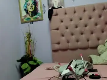 Yayaks1  live sex cam
