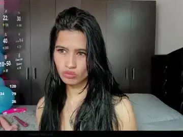 Latinaqueen023  live sex cam