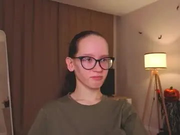 Lynettebails  live sex cam