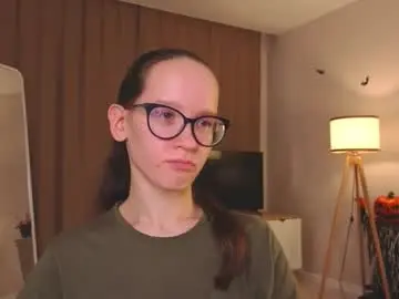 Lynettebails  live sex cam