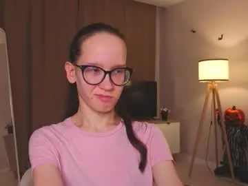 Lynettebails  live sex cam