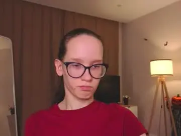 Lynettebails  live sex cam