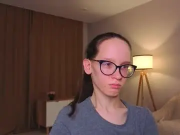 Lynettebails  live sex cam